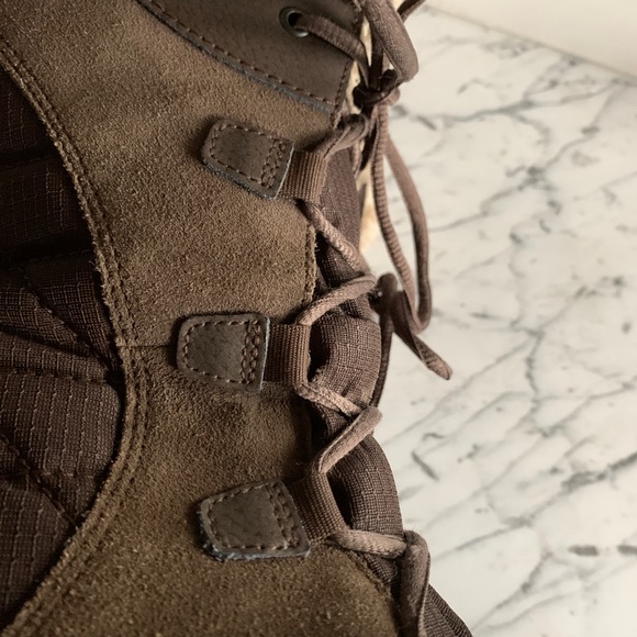 Columbia Waterproof Boots. 8 - Picture 13 of 16